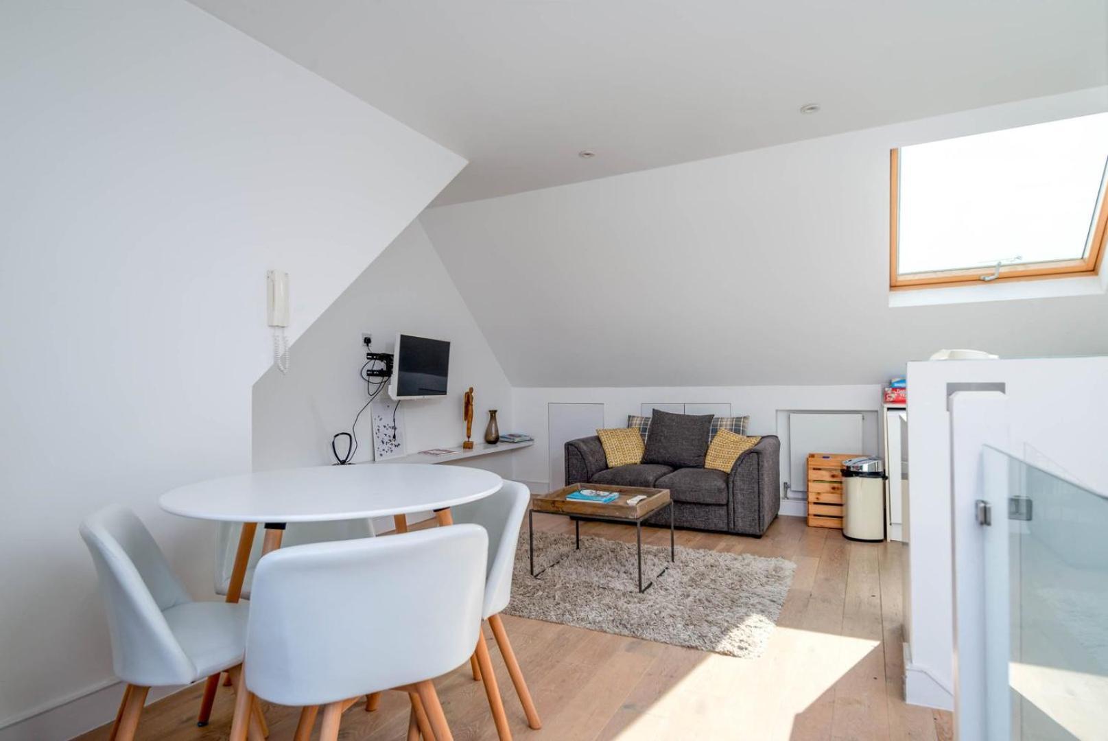 Guestready - Top Floor West Kensington Home Londres Extérieur photo